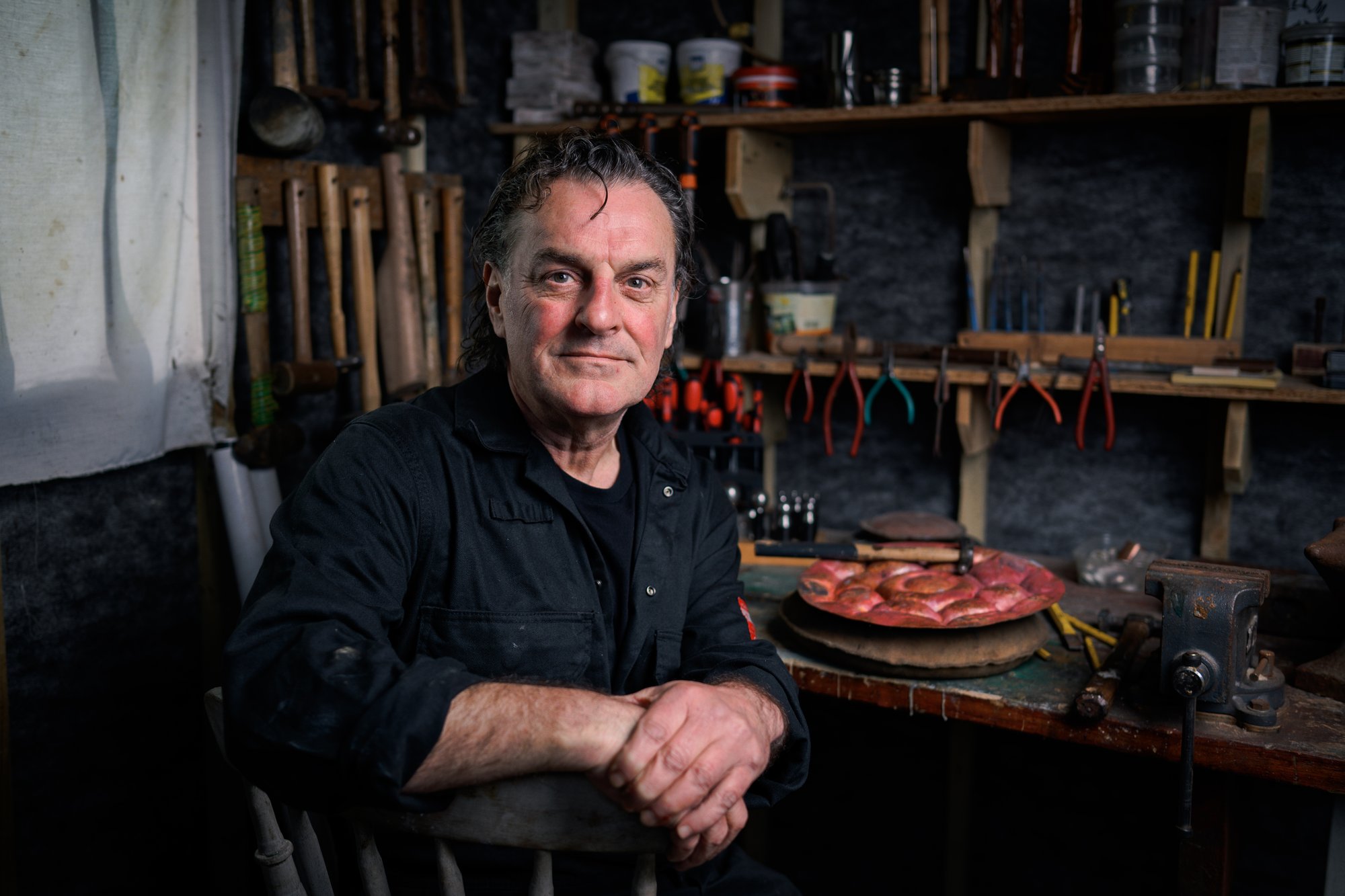 Richard Andreucetti working in his studio creating contemporary artwork Richard Andreucetti working in his studio creating contemporary artwork